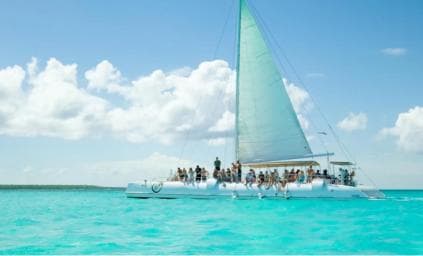 SAONA ISLAND: Katamaranboot mit offener Bar, Mittagessen und mehr. — Guided tour and outdoor activity