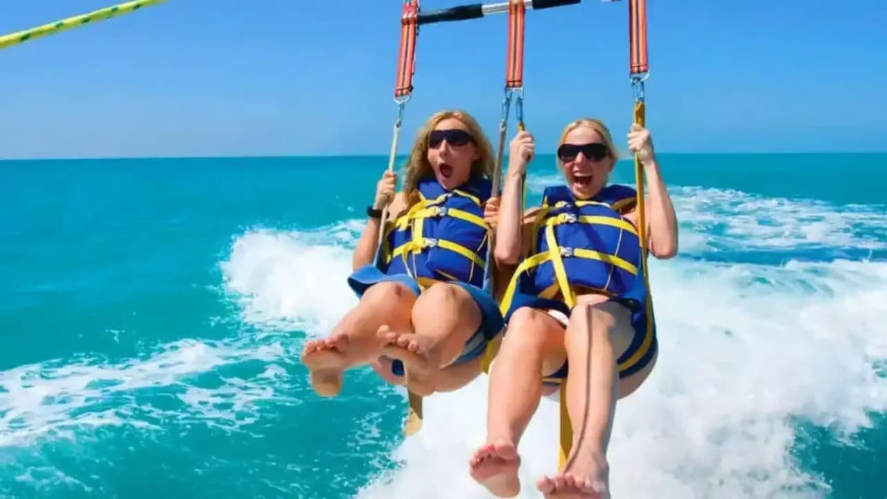 Parasailing-Erlebnis mit Abholung vom Hotel oder Airbnb — Guided tour and outdoor activity