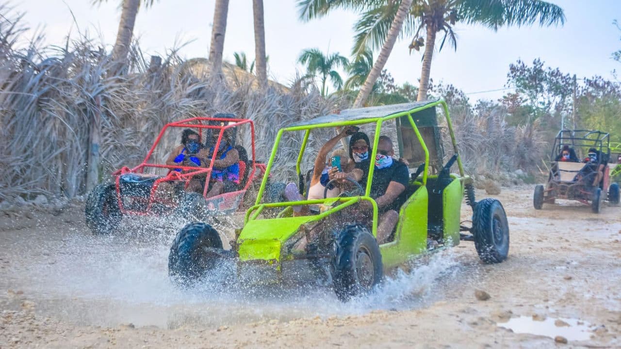 Buggy-Tour Punta Cana Macao Beach und Taino-Höhle mit Führung — Guided tour and outdoor activity